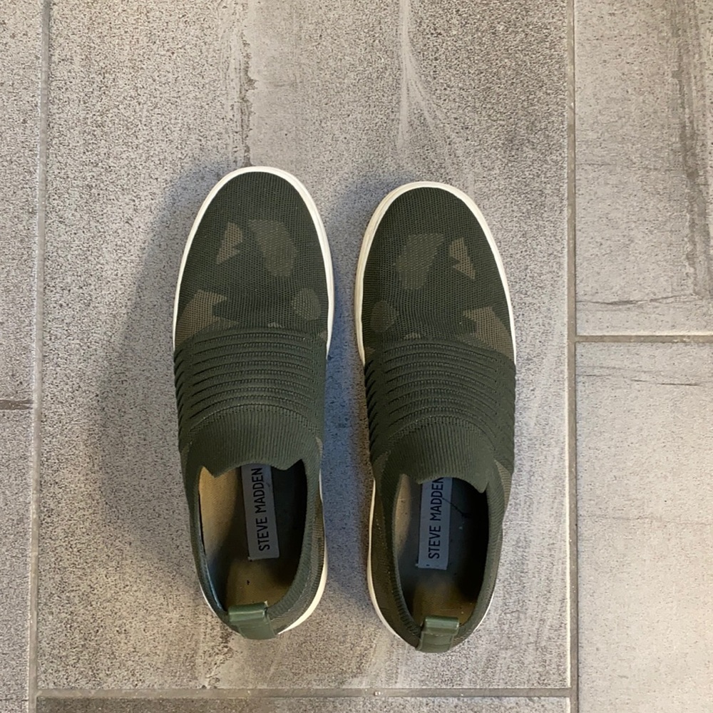 Steve Madden slip on shoe